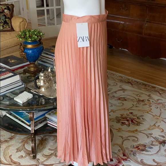 Zara salmon colored crystal pleated skirt - Picture 3 of 9